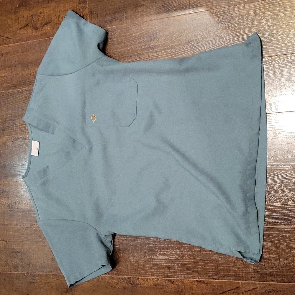 Luuna luna scrub top
